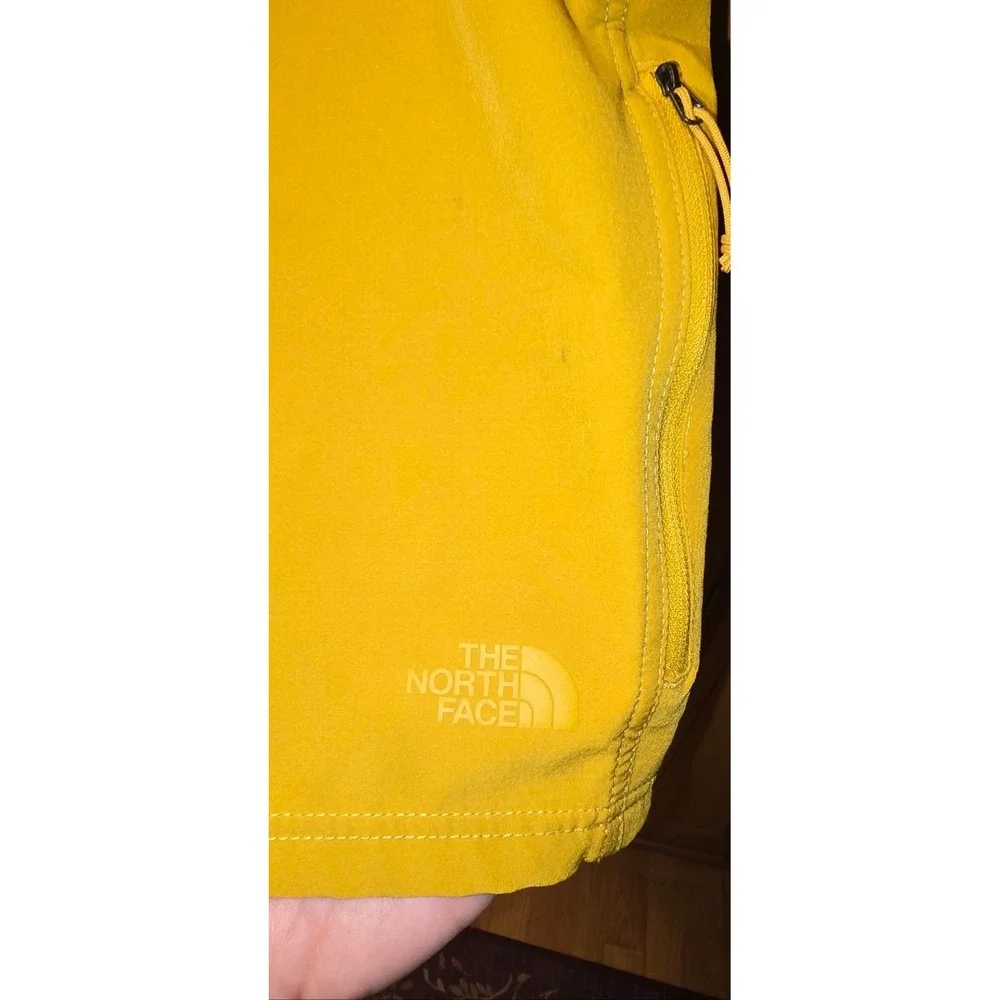 The North Face Shorts Mens 40 Yellow Hiking Outdoor Cargo Performance